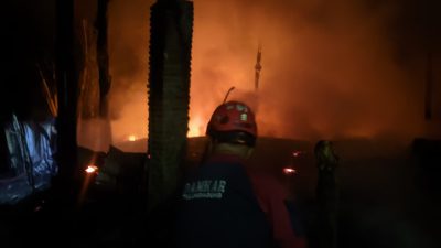 Pabrik Meja Biliar di Tulungagung Ludes Terbakar, Puntung Rokok Diduga Jadi Biang Keladi