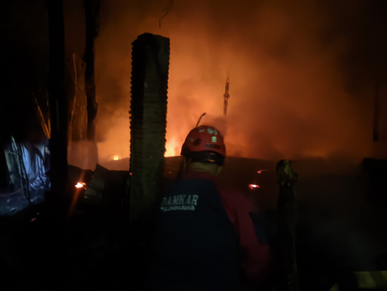 Pabrik Meja Biliar di Tulungagung Ludes Terbakar, Puntung Rokok Diduga Jadi Biang Keladi