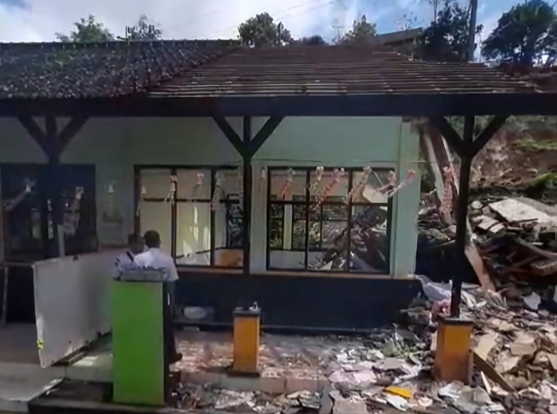 Bangunan SDN 2 Kradinan Rusak Diterjang Longsor, Kegiatan Belajar Tetap Berjalan