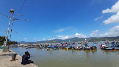 Cuaca Ekstrem Hambat Nelayan Tulungagung Melaut, Target PAD Jasa Timbang Terancam Meleset