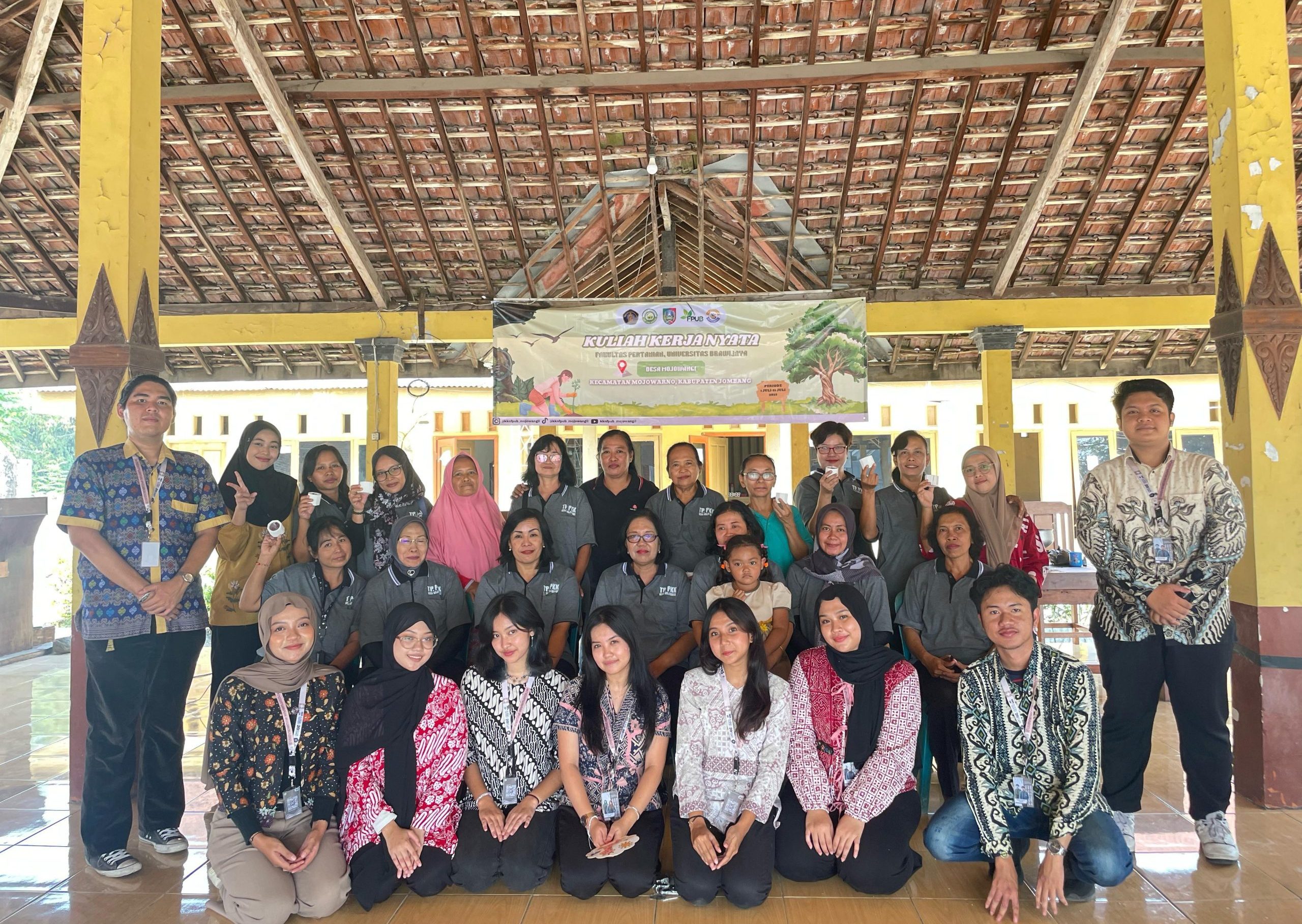 Mahasiswa KKN FP UB Kenalkan Inovasi Lilin Aromaterapi dari Minyak Jelantah dan Mikroorganisme Lokal pada PKK Desa Mojowangi