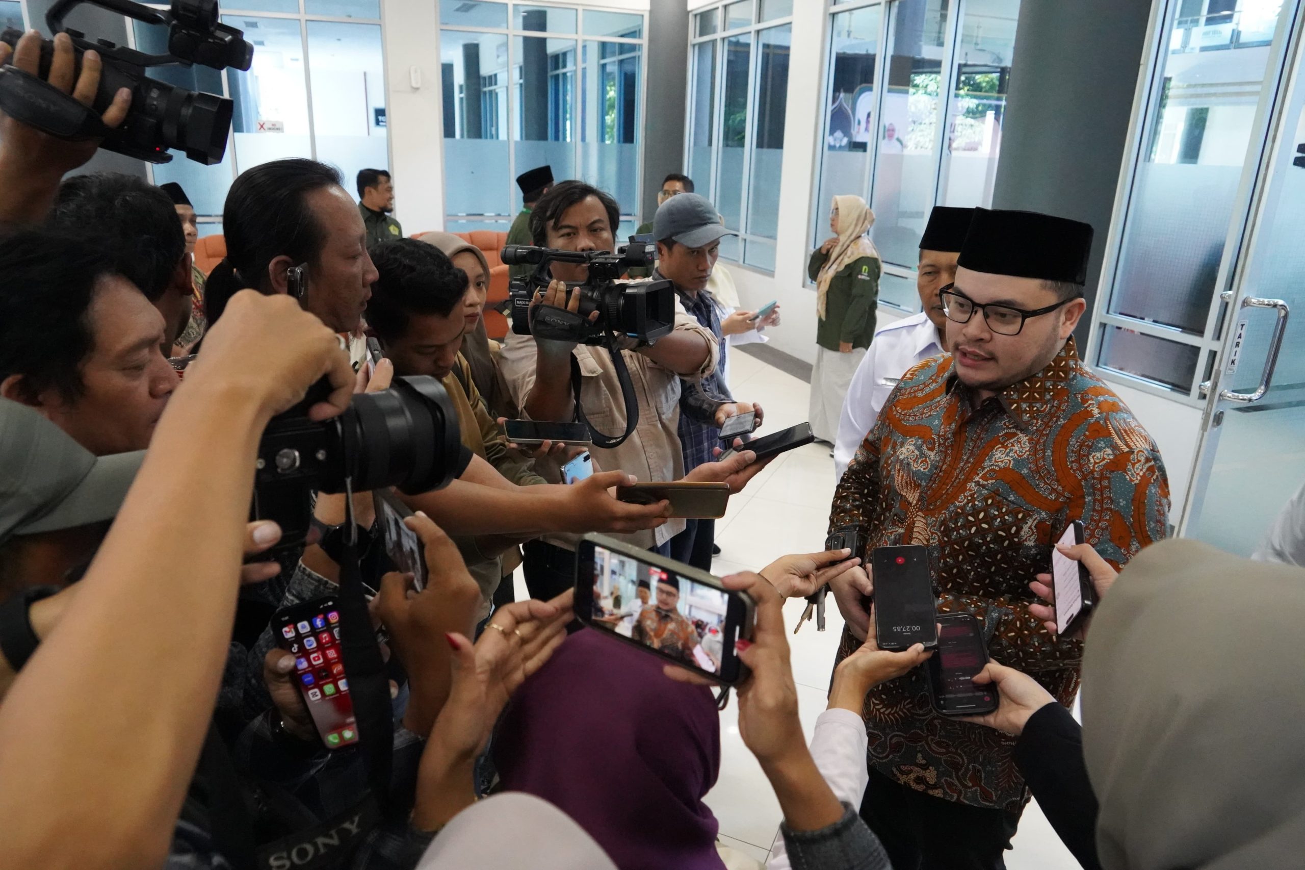 Bupati Kediri, Mas Dhito, Instruksikan Penertiban Peredaran Miras di Kediri