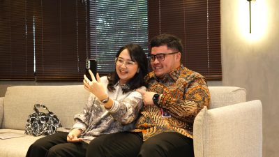 Mas Dhito dan Istri Bernostalgia Bersama Guru SMA Melalui Video Call
