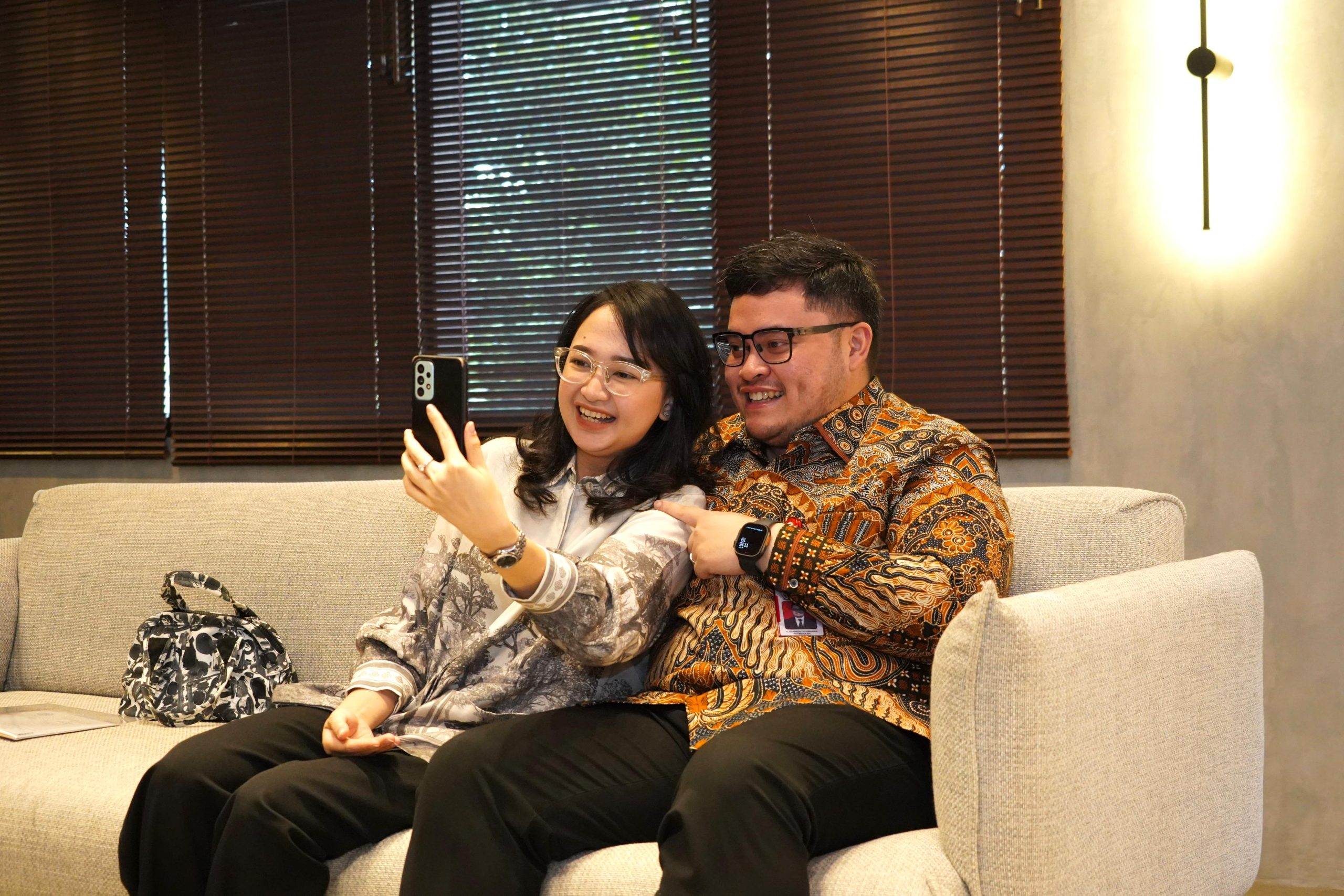 Mas Dhito dan Istri Bernostalgia Bersama Guru SMA Melalui Video Call