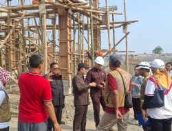 Dewan Kota Blitar Sidak Dua Proyek Kantor Kelurahan, Soroti Kualitas Material