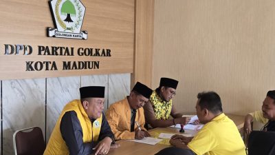Bagus Rizki Dinarwan saat mendaftar calon Ketua DPD Partai Golkar Kota Madiun untuk Musyawarah Daerah (Musda) XI (ist)