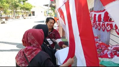 Musim Kemerdekaan, Pedagang Bendera di Madiun Raup Untung Lebih