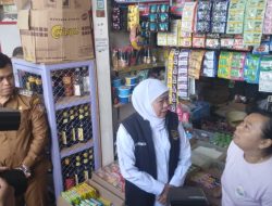 Gubernur Khofifah Tinjau Pasar Pon, Pastikan Harga Beras SPHP Terkendali