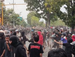 Upaya Damai Gagal, Demonstrasi di Kantor DPRD Kota Madiun Berakhir Ricuh