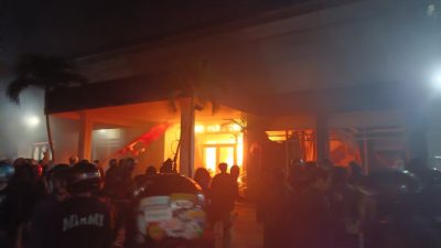 Demo Tak Terkendali, Gedung DPRD Kota Kediri Dibakar Massa, Situasi Kota Mencekam