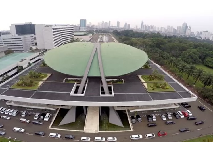 Pengamat Politik : Perlu Aturan Baru, Anggota DPR Minimal S1 dan Berintegritas