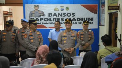 Cegah Stunting, Kapolres Madiun Salurkan Bantuan Sosial saat Kunjungan ke Polsek