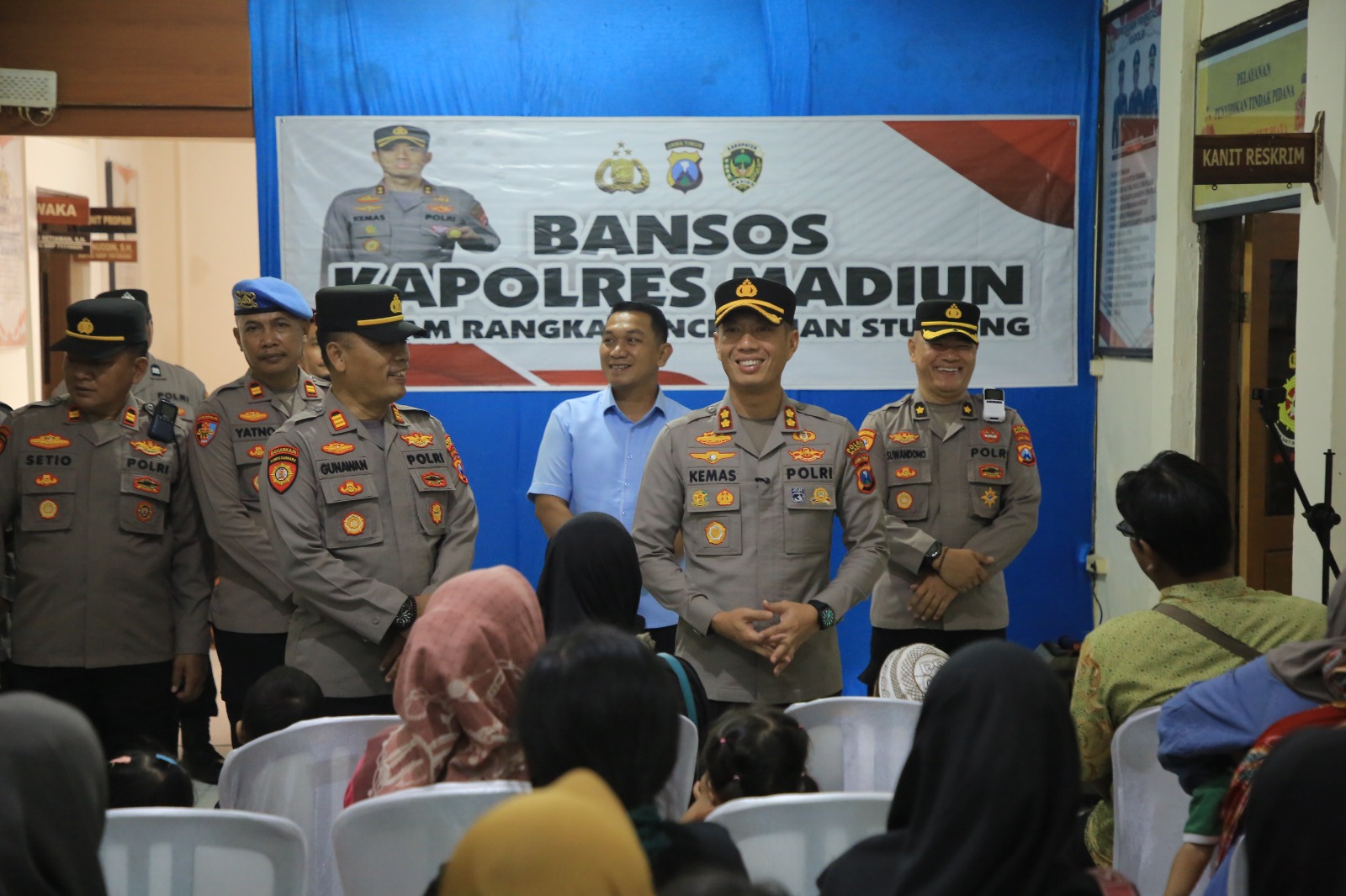 Cegah Stunting, Kapolres Madiun Salurkan Bantuan Sosial saat Kunjungan ke Polsek