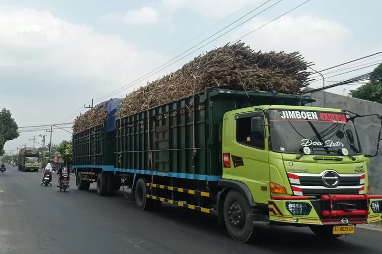 Dishub Kediri Awasi Truk Tebu ODOL, Warga Keluhkan Bahaya di Jalan