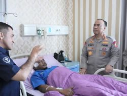 Wakapolri Jenguk Personel yang Terluka Saat Amankan Aksi Demo di DPR/MPR