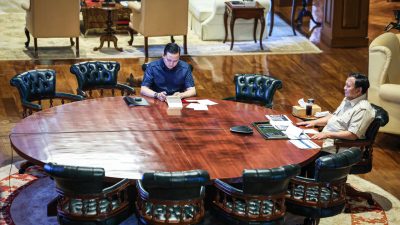 Pimpin Rapat dari Hambalang, Presiden Prabowo Fokus pada Mitigasi Karhutla dan Penegakan Hukum