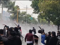 Demo Ribuan Massa di DPRD Madiun Berujung Ricuh, Massa Anarkis