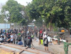 Ricuh, Aksi Massa di Depan Polres Kediri Kota Berujung Perusakan Fasilitas