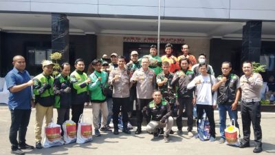 Ratusan Ojol Serbu Polres Tulungagung untuk Cek Kesehatan Gratis, Pulang Bawa Sembako