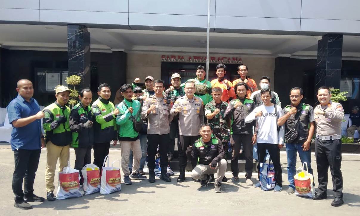 Ratusan Ojol Serbu Polres Tulungagung untuk Cek Kesehatan Gratis, Pulang Bawa Sembako