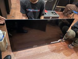 Warga Blitar Mulai Kembalikan Barang Jarahan DPRD ke Polisi