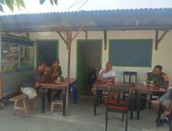 Jaga Situasi, Babinsa di Kediri Keliling, Imbau Warga Tetap Tenang dan Tidak Terprovokasi