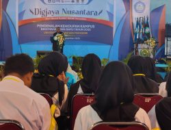 Rektor UNP Kediri Buka PKKMB 2025, Tekankan Generasi Stroberi Harus Jadi Baja