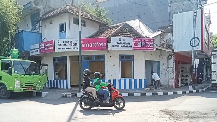 Pos Polisi Sumur Bor dan Pos Polisi Semampir,