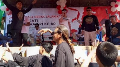 Peringati HUT ke-80 RI, Warga Lingkungan Bence Bernyanyi dan Berjoget