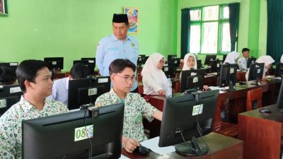 Kepala Kemenag Kediri Tinjau Olimpiade Madrasah Indonesia 2025 di MAN 2