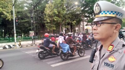 Senyum Polisi Sambut Warga, Sapa Pagi Jadi Wajah Ramah Kota Kediri