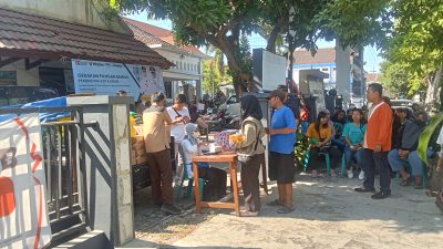Gerakan Pangan Murah Hadir di Balowerti, Warga Antusias Belanja Sembako Terjangkau
