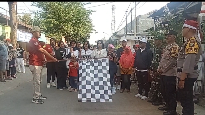 Jalan Sehat RW 07 Baluwerti Meriahkan Puncak HUT ke-80 RI, Hadiah Utama Sepeda Gunung