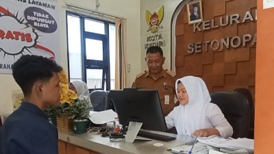 Dispendukcapil Dekatkan Layanan ke Warga, Pelayanan Gratis di Kelurahan Setonopande Disambut Antusias
