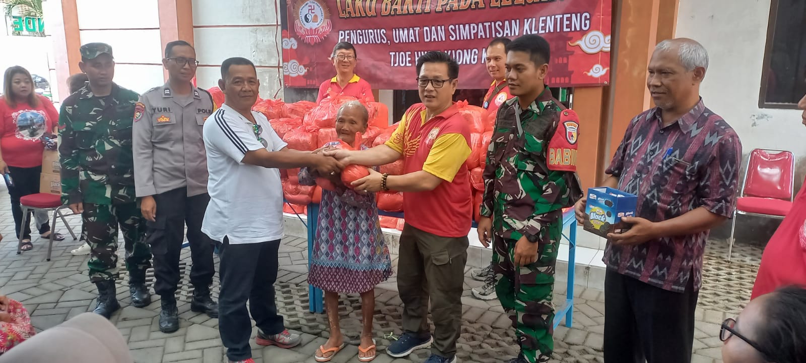Yayasan Tri Dharma Tjoe Hwie kyiong Bagikan 750 Paket Sembako di Kota Kediri