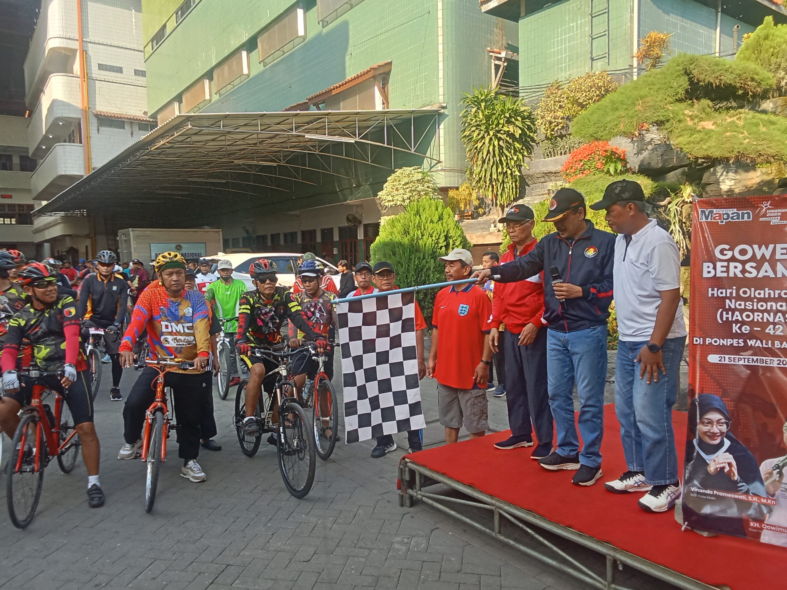 Ratusan Peserta Gowes Meriahkan HAORNAS ke-42 di Kediri