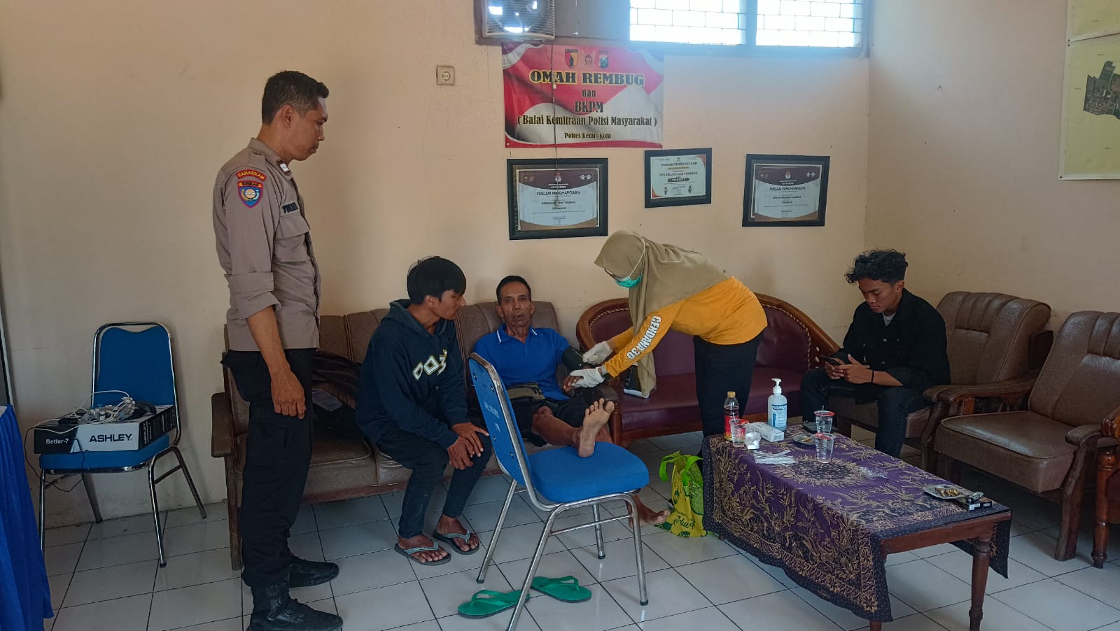 Dua Motor Terlibat Kecelakaan di Simpang Empat Kapten Tendean Kota Kediri, Diselesaikan Lewat Mediasi