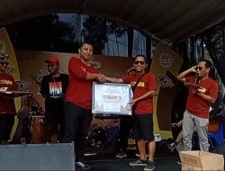 Warga Kelurahan Singonegaran, Kota Kediri Antusias Ikuti Jalan Santai, Pak Lurah Beri Apresiasi 