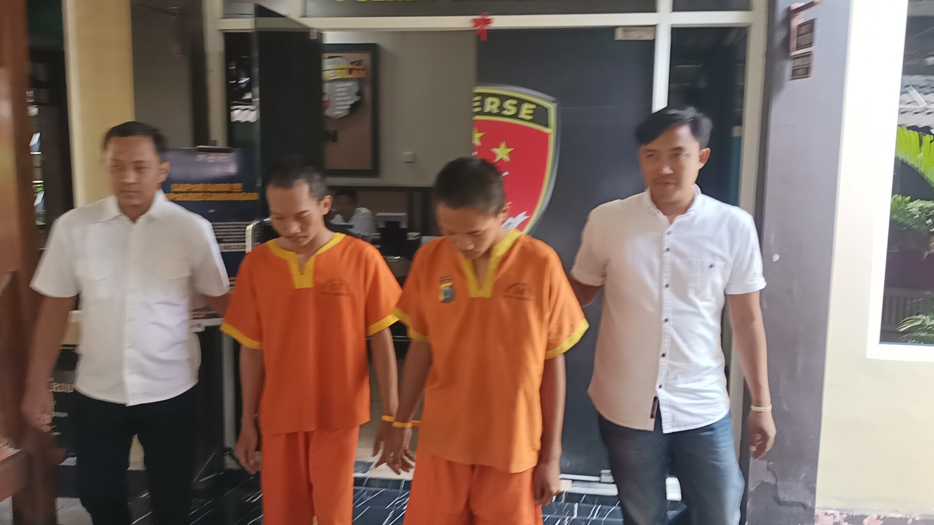 Pemuda Babat Dikeroyok Puluhan Orang, Dua Terduga Pelaku Dibekuk Polisi