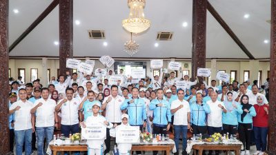 upati Lamongan Ajak Jadikan Olahraga Sebagai Budaya, Bagikan Bonus Porprov dan Lantik Pengurus PBVSI