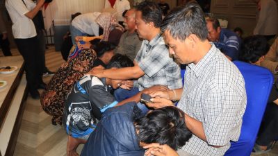 Tangis Haru Warnai Pertemuan 13 Pelaku Pengrusakan Pos Polisi dengan Orang Tua