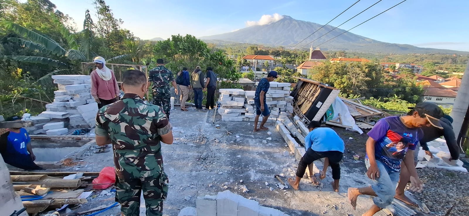 Angin Kencang Hantam Kota Batu, Atap Rumah Warga Ambruk di Desa Giripurno