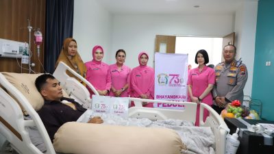 Bhayangkari Jatim Jenguk Anggota Polresta Malang Kota Korban Demo