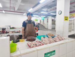 Harga Daging Ayam di Kota Batu Tembus Rp 39 Ribu, Pedagang Mengeluh Sepinya Pasar
