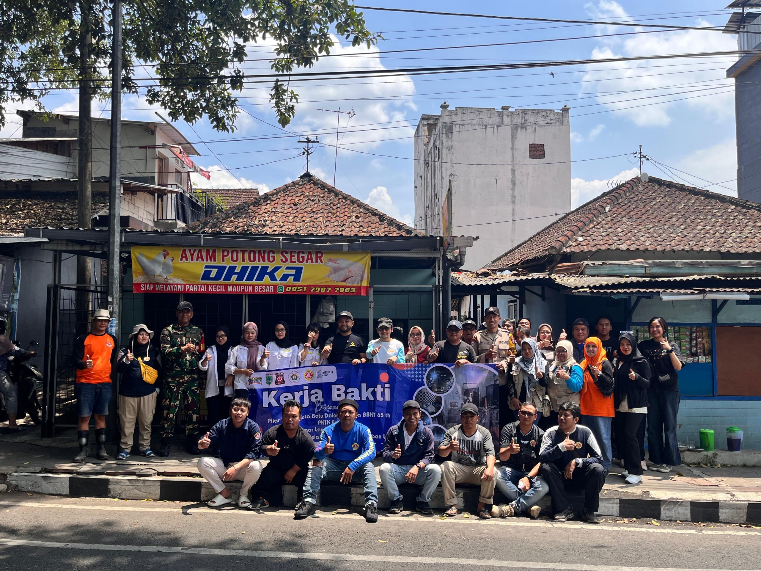 Wawali Batu Turun Langsung, Karang Taruna Gelar Bedah Kamar Lansia dan Rehabilitasi Jamban Sehat