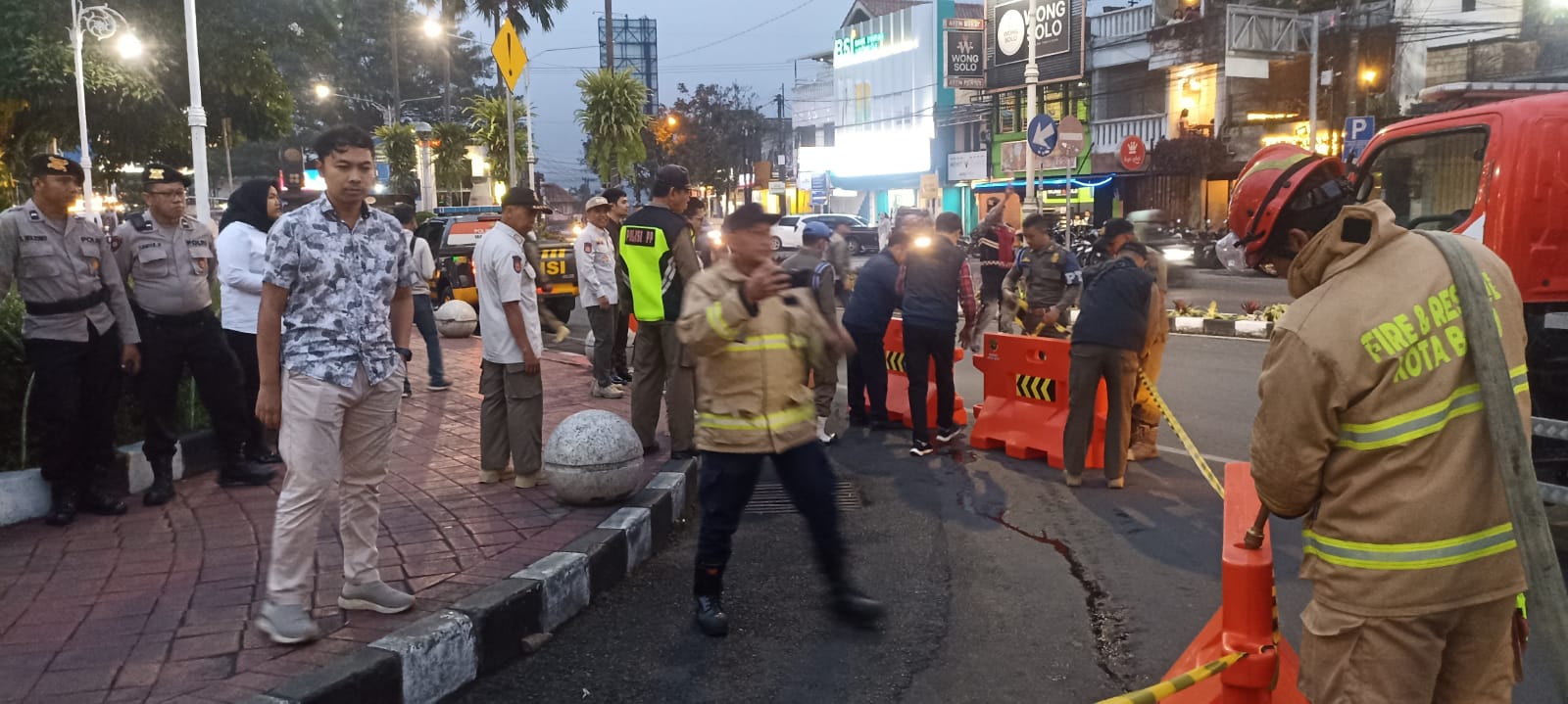 PKL di Luar Trotoar Alun-Alun Batu Ditertibkan Tim Gabungan