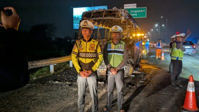 Elf Terbakar di Tol Pandaan-Malang, 12 Penumpang Selamat