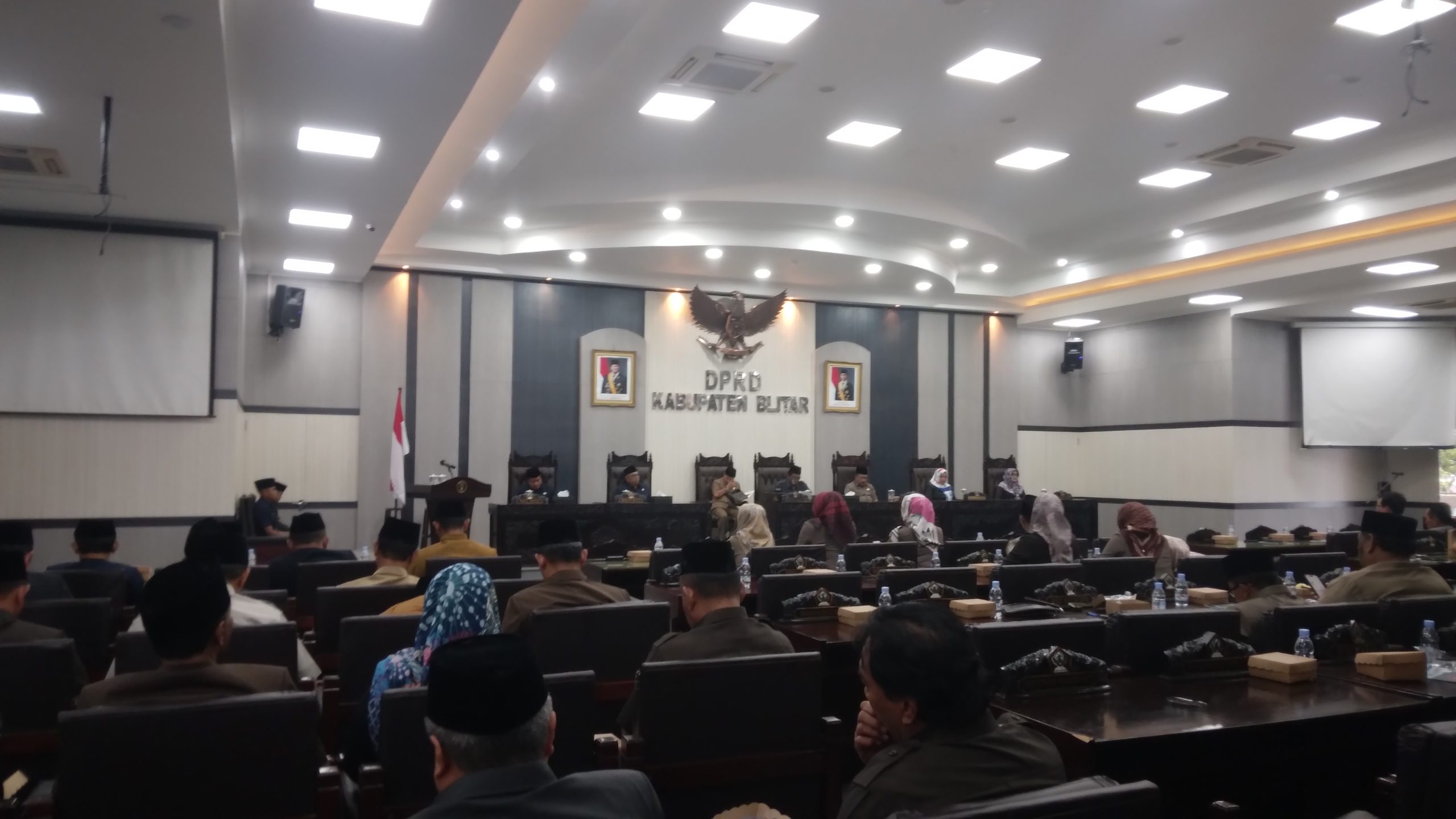 Dampak Panjang Anarkisme, Rapat Paripurna DPRD Blitar Digelar di Tengah Keterbatasan Fasilitas