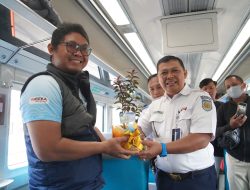 Hari Ozon Sedunia, KAI Daop 7 Madiun Bagikan Bibit Pohon dan Edukasi Lingkungan