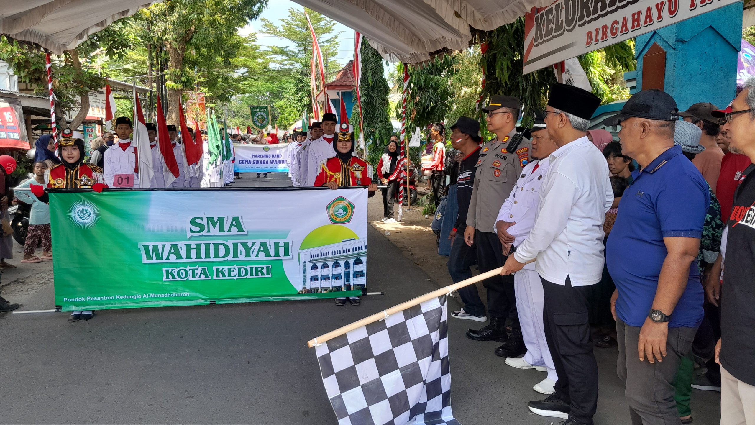 Wakil Wali Kota Kediri Lepas Karnaval HUT ke-80 RI di Bandar Lor